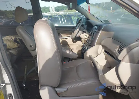 2010 Toyota Sienna Ce z USA, uszkodzony, nr VIN 5TDKK4CC7AS337215